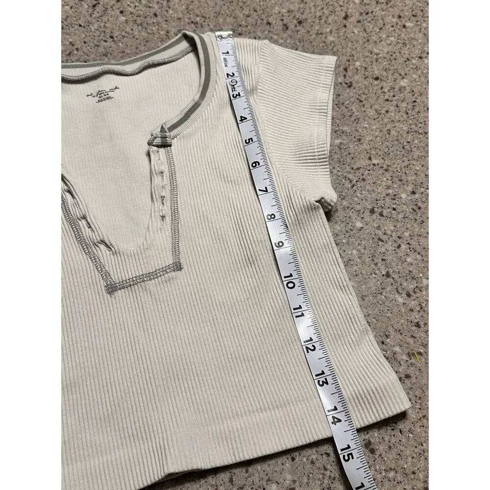 Urban Outfitters Crop Top Ribbed T-Shirt Size Medium Large Get one Free - Picture 5 of 8